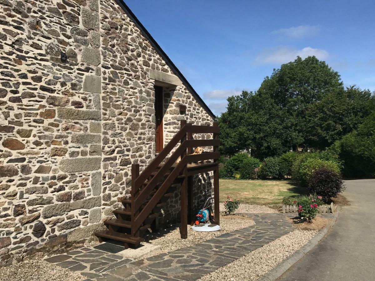 Chambres D'Hotes Les Tilleuls Poullaouen Exterior photo